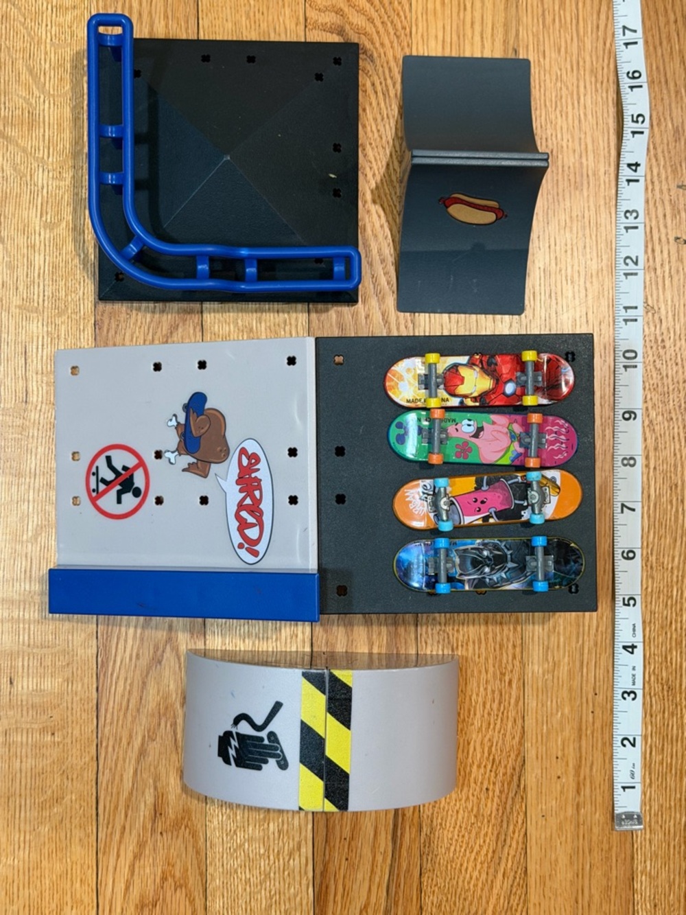 Tech Deck Fingerboard skate Park Set with Ramps and Rails